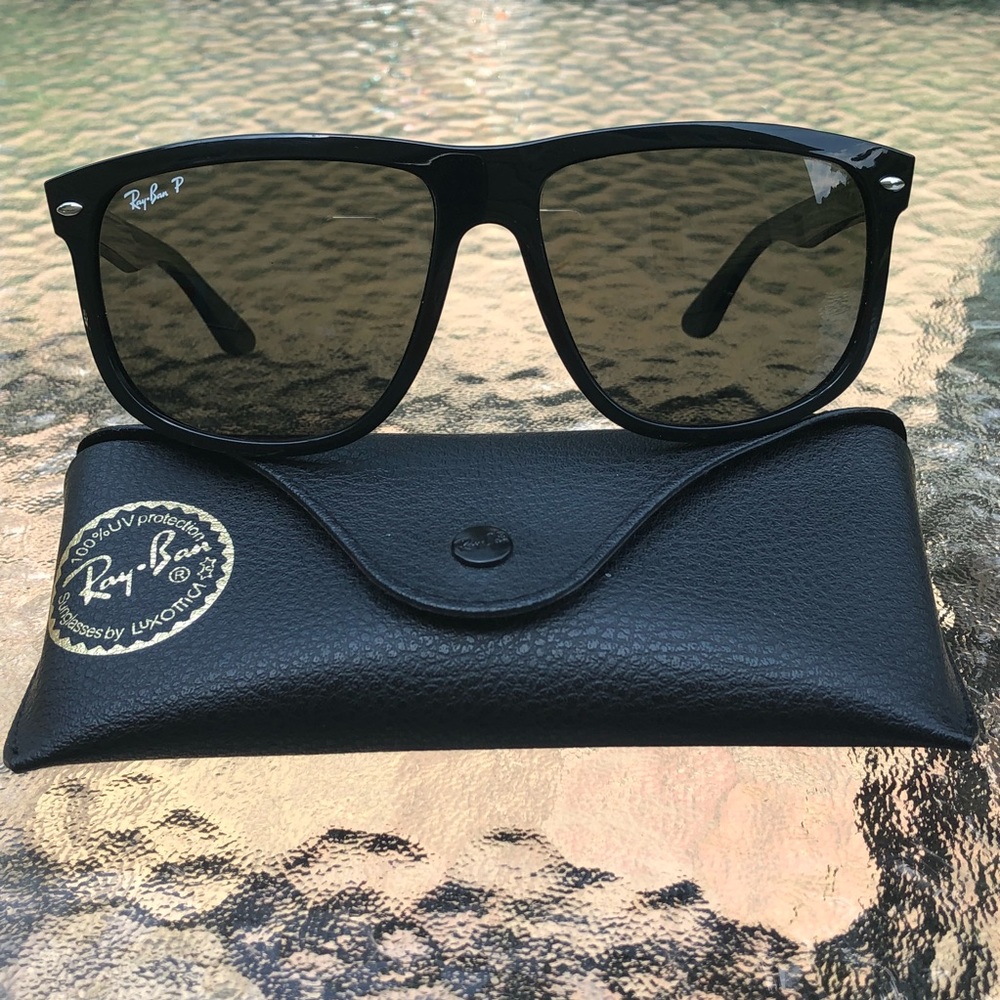 Black polarized “Boyfriend” Ray-Ban sunglasses